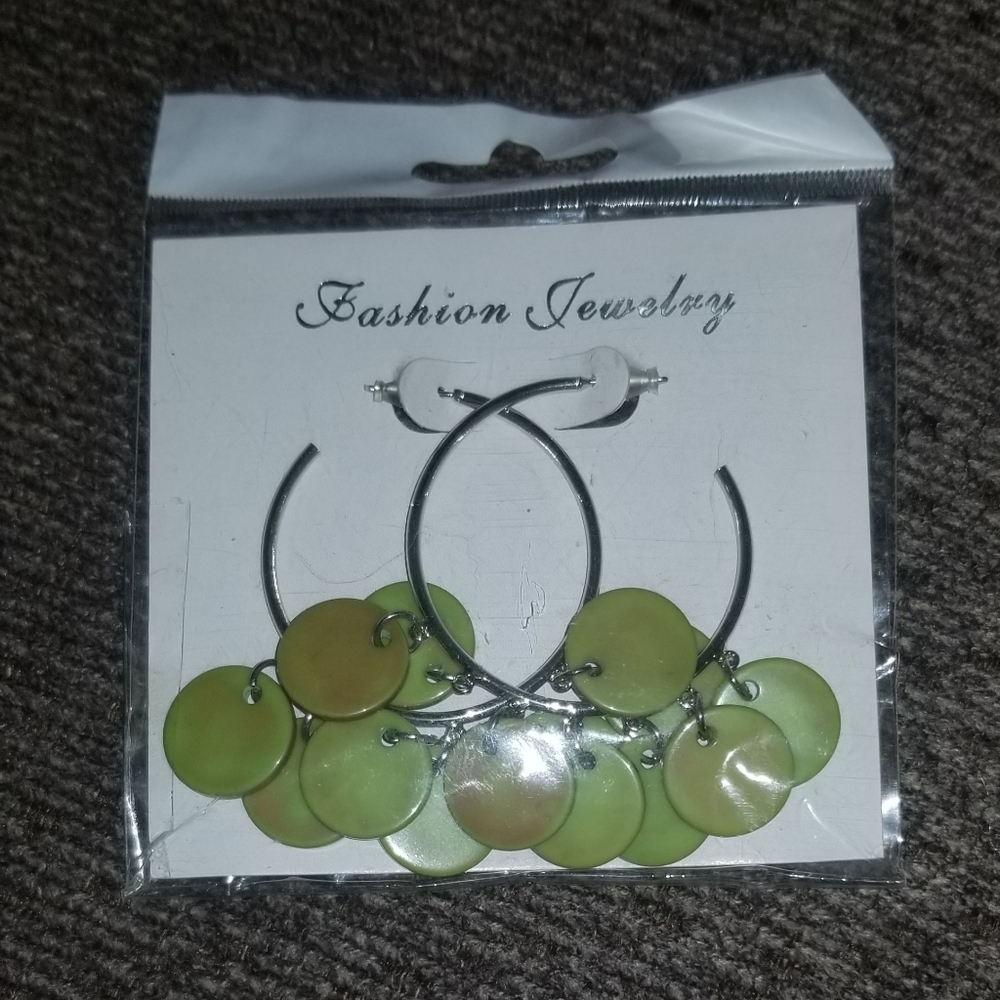 3/$20 Nwt  ladies cool fashion earrings